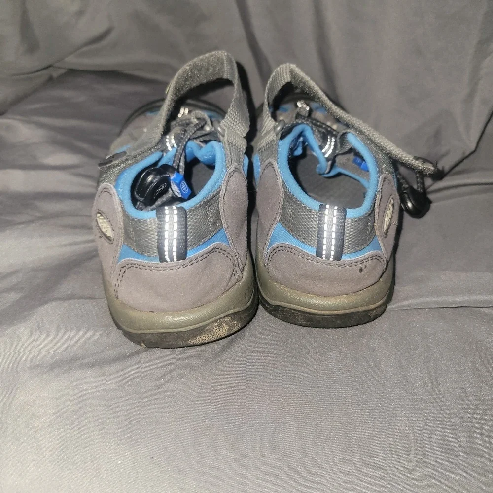 KEEN Boys NEWPORT Size 1 Water Shoes Sandals EUC